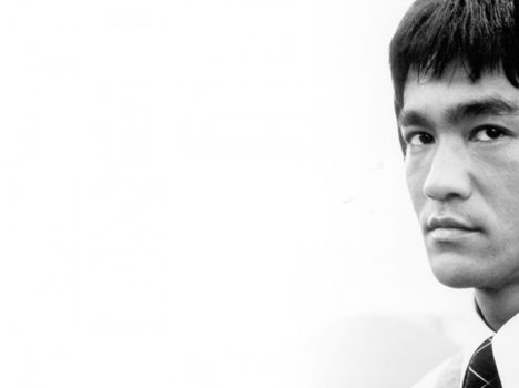 bruce lee en noir et blanc
