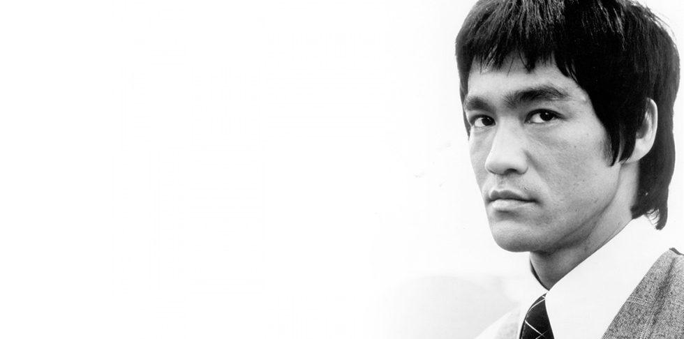 bruce lee en noir et blanc
