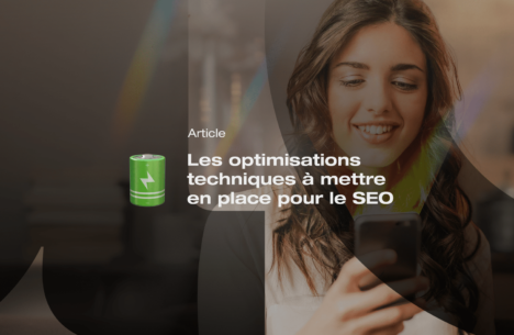 Femme qui consulte un site web sur son téléphone portable